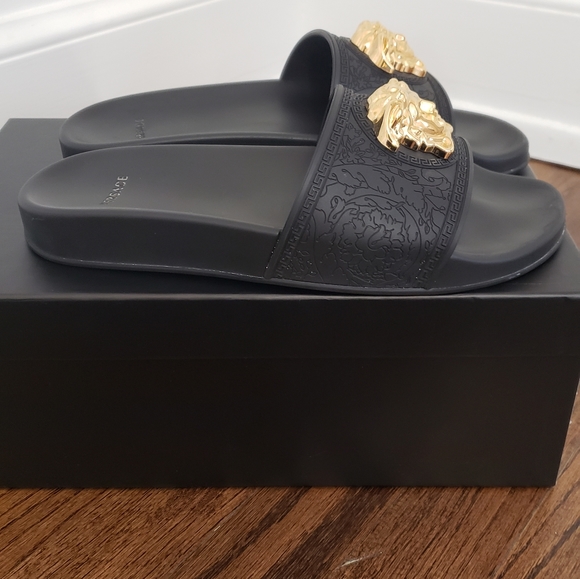 Versace La Medusa Pool Slides - Picture 6 of 12
